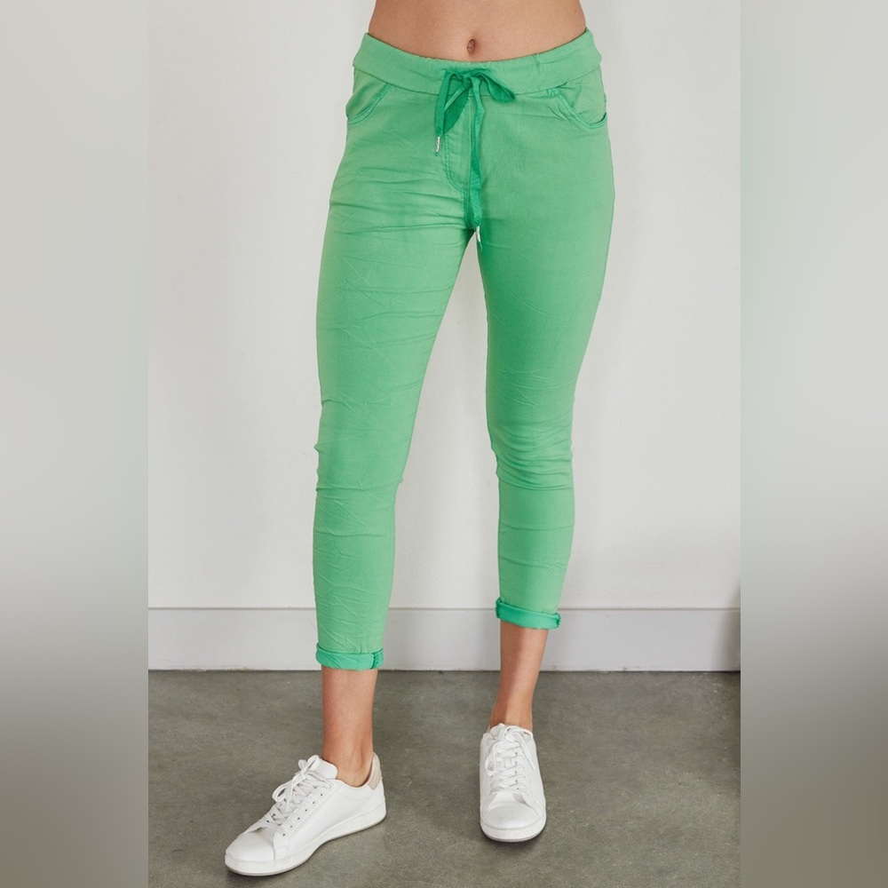 (6175-SOL-SPR) SOLID DRAWSTRING CRINKLE JOGGERS WITH POCKETS